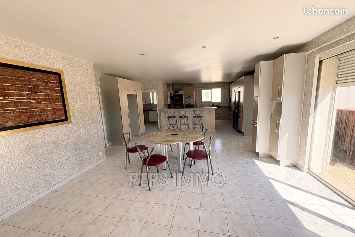 Appartement 3 pièces 128 m² · à Saint-Mitre-les-Remparts · 128 m² · 1 230 €