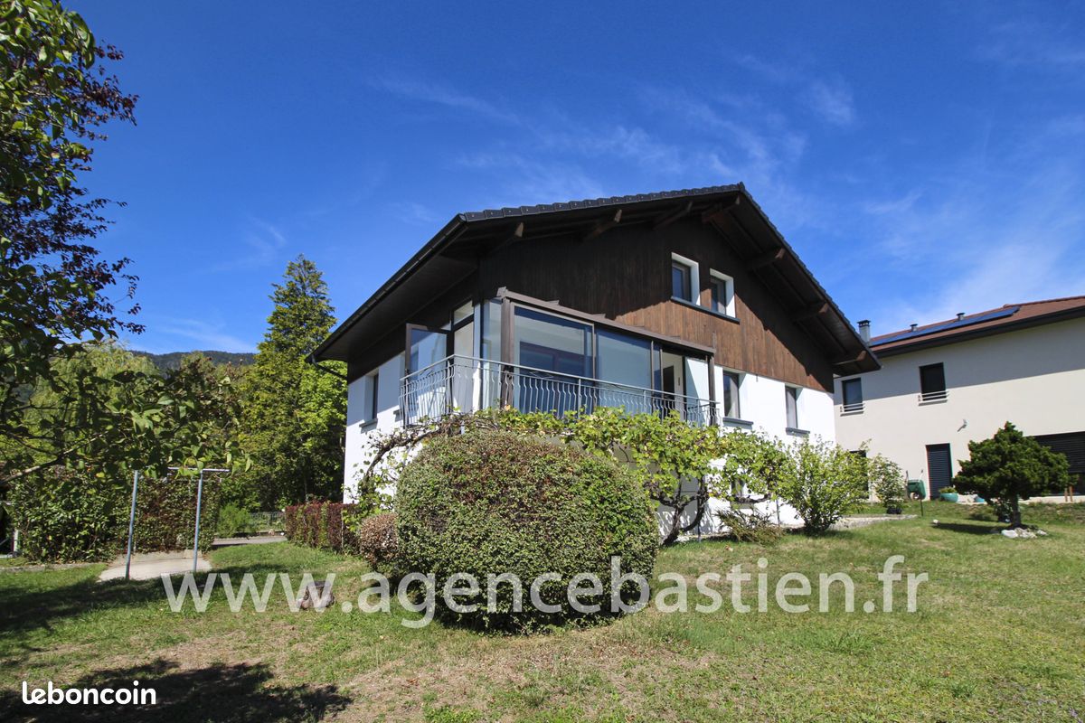 Maison 6 pièces 170 m² · à Divonne-les-Bains · 170 m² · 3 300 €/mois