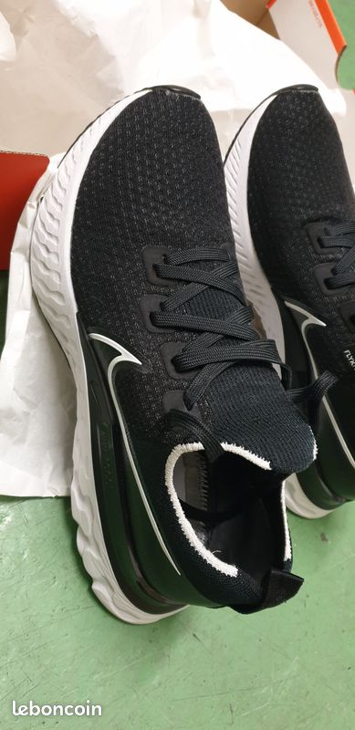 Nike React Flyknit noir/blanc – Pointure 43 (image 3)