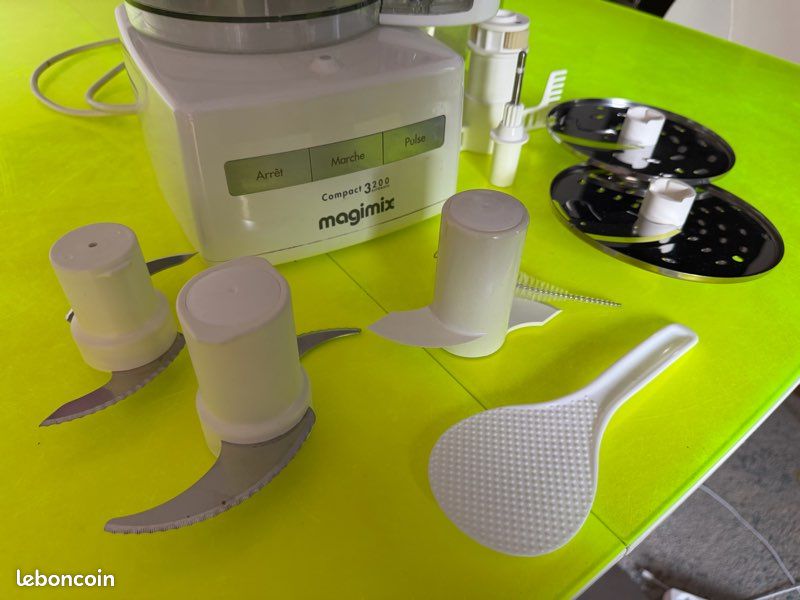 Robot ménager Magimix compact 3200 complet très bon état (image 2)