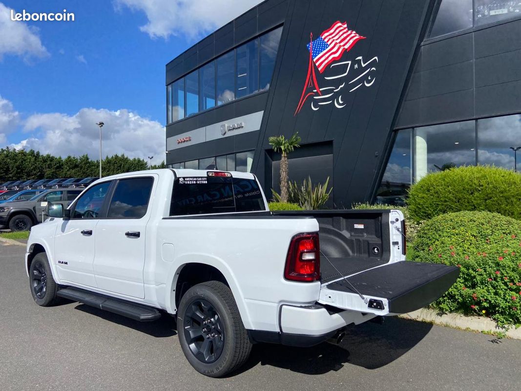 Dodge ram 1500 crew cab bighorn night edition (image 4)