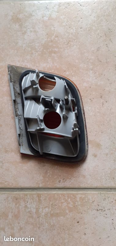 Feu arriere bmw 320D E46 (image 2)