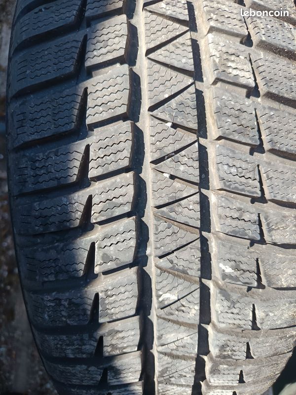 Pneu 215/55/16 (image 1)