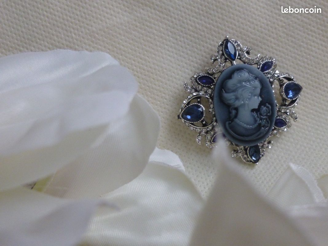Aosfun Broche vintage en fore de caée pour fee avec strass et