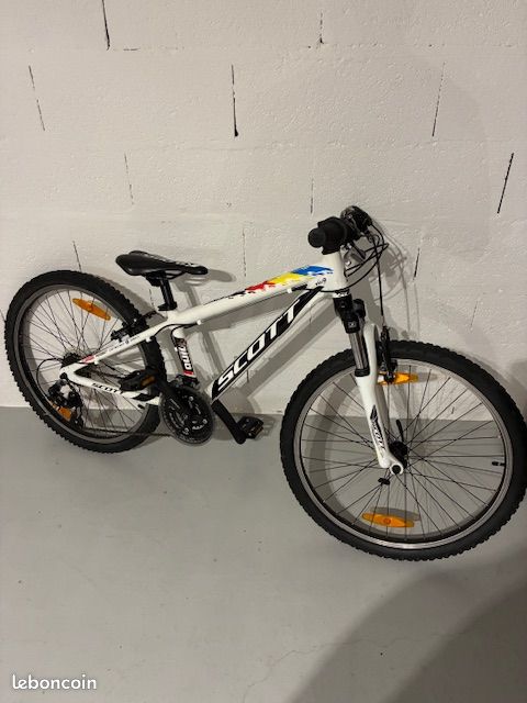 VTT enfant Scott scale Jr 24 Nino Schurter edition Vélos