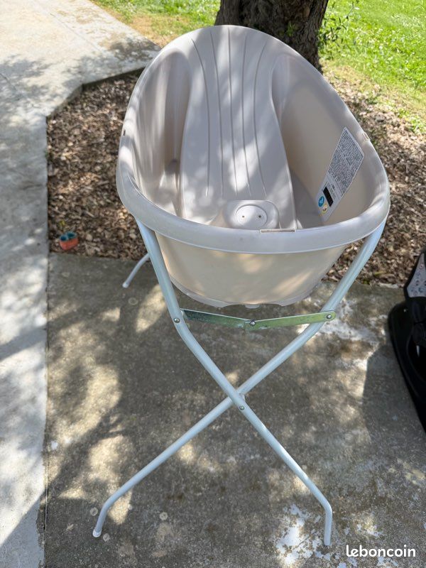 Baignoire bébé avec support et transat intégré – très bon état (image 2)