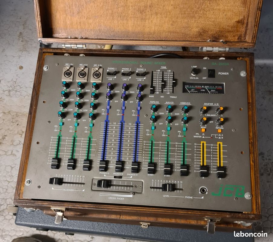 Table de mixage JBL (image 1)
