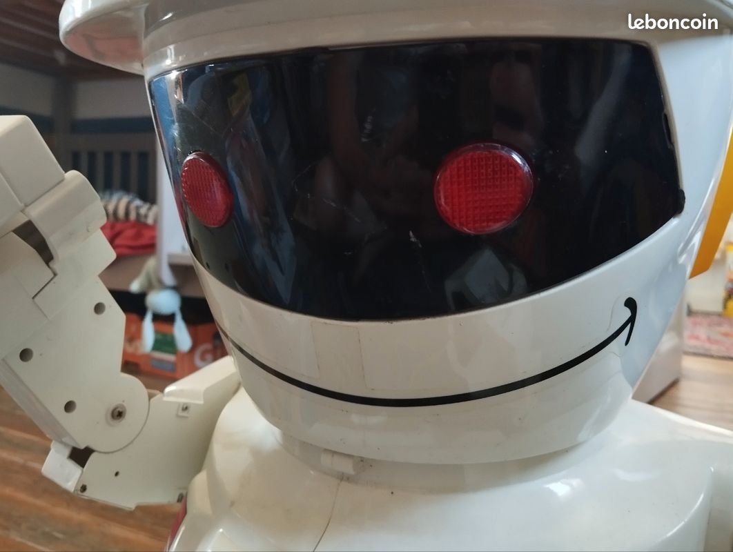 Robot majordome Emilio Bandai 90s — Prêt à servir (ou presque ) (image 4)