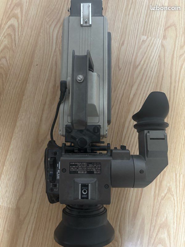Caméra Professionnelle Vintage SONY DXC-1640P couleur A Voir