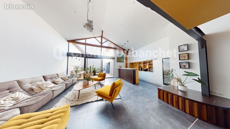 Loft/atelier/surface 8 pièces 218 m²
