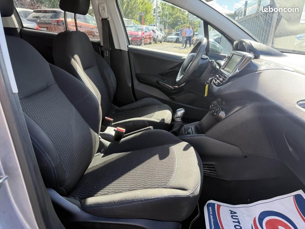 PEUGEOT 208 1.5 BlueHDi S&S - 100 Allure GPS + RADAR AR + CLIM (image 34)