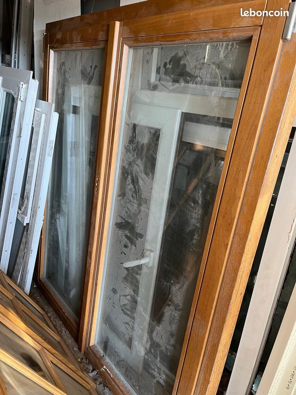 Fenêtre en bois (image 1)