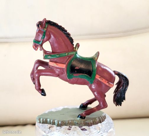 Figurine Starlux : cheval noir pour Chevalier Moyen Âge 4cm