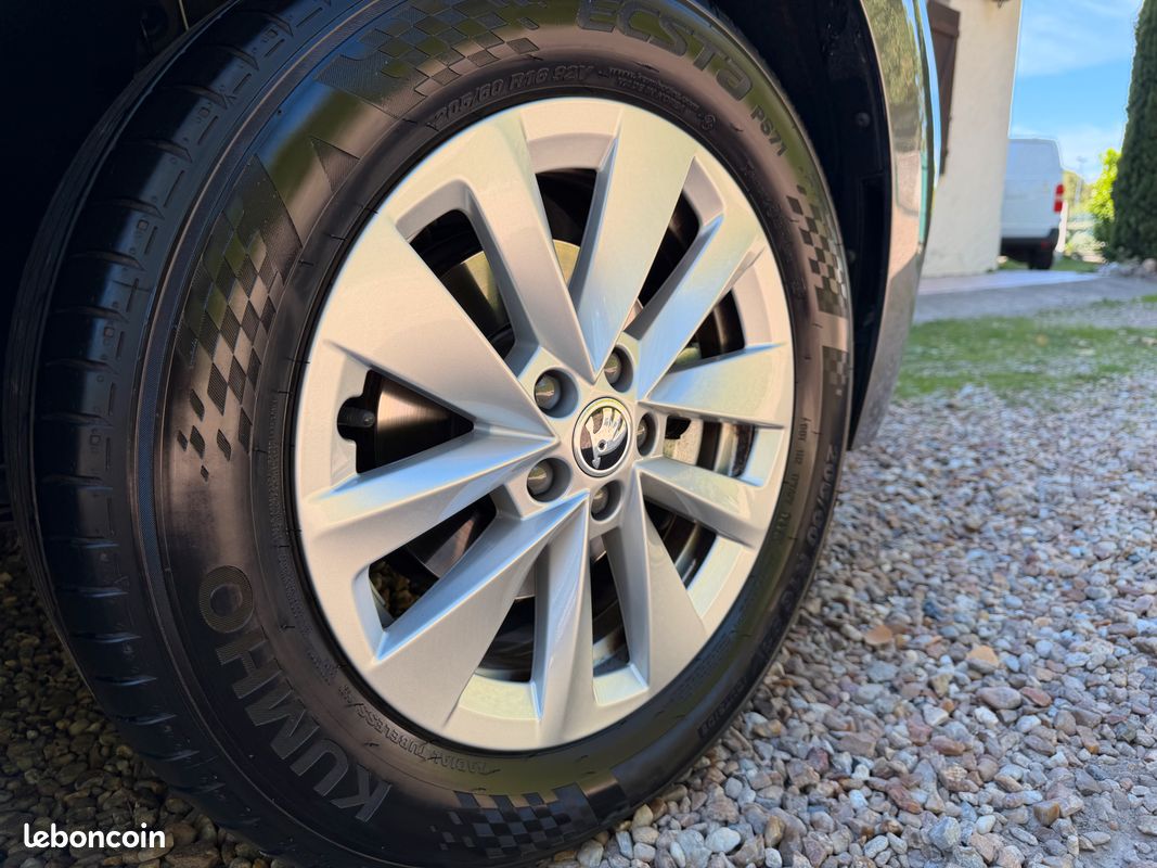 🏁 skoda kamiq 1.5 tsi 150 ambition 1°main 2024 24000km (image 9)