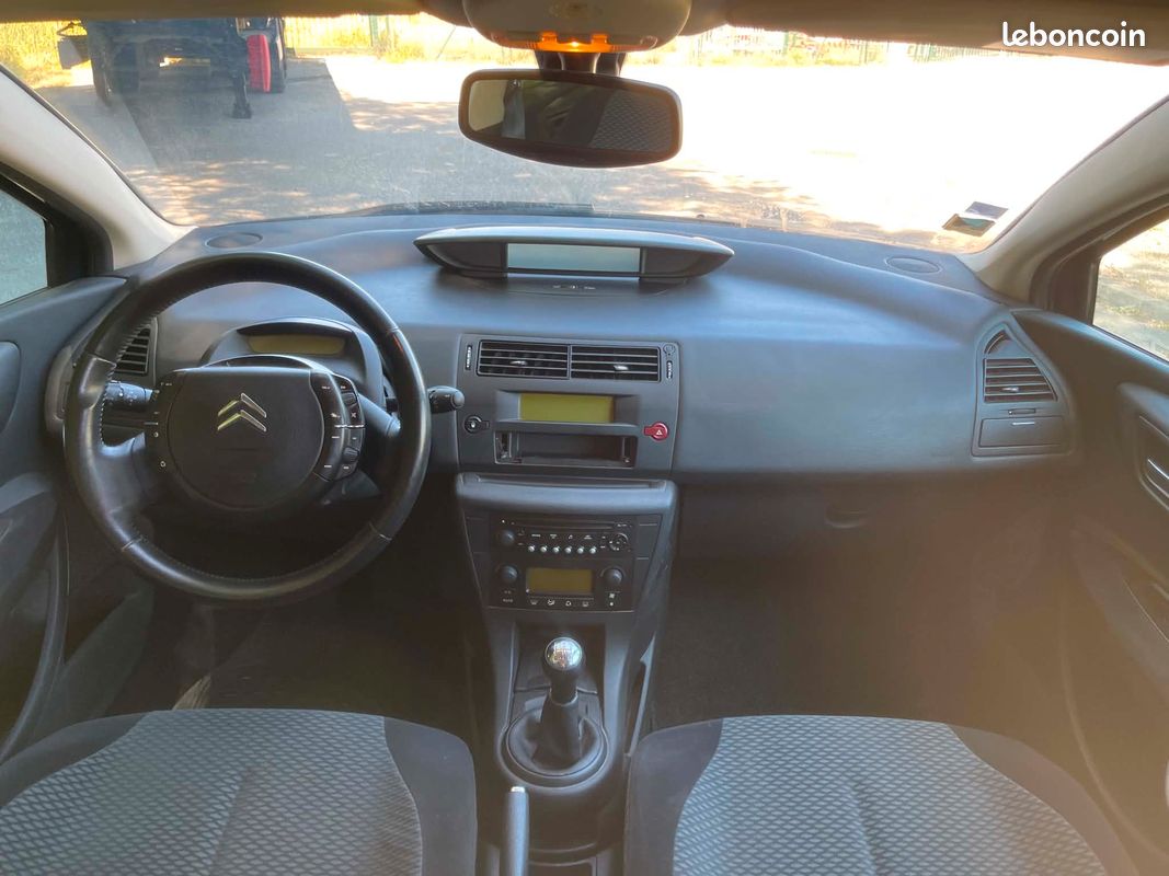 Citroën C4 1.6 hdi (6) CV 110CH ‘‘ 175000 ’’ KM EXCLUSIVE AMBIANCE PACK CLIM CT OK TRÈS ÉCONOMIQUE ATTELAGE REMORQUE KIT DISTRIBUTION + KIT EMBRAYAGE NEUF (image 3)