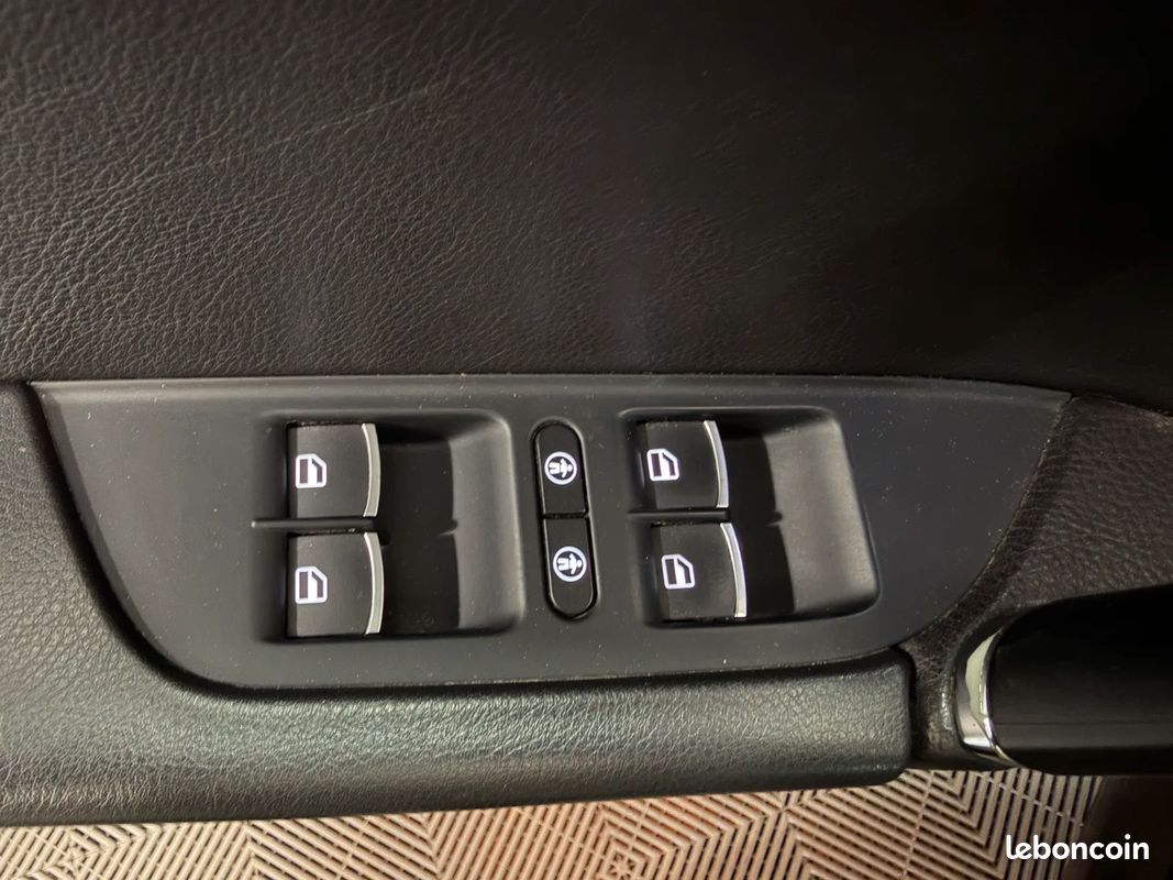 Volkswagen TOUAREG 3.0 V6 TDI 262 CH TIPTRONIC 8 4 Motion R-LINE (image 20)