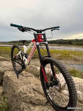 VTT DH Mondraker Summum 2020 Vélos