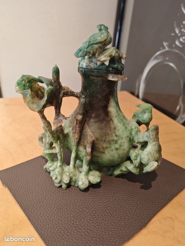 Vase en Jadeite chinois sculpté à la main ancien 19ème état satisfaisant (image 1)