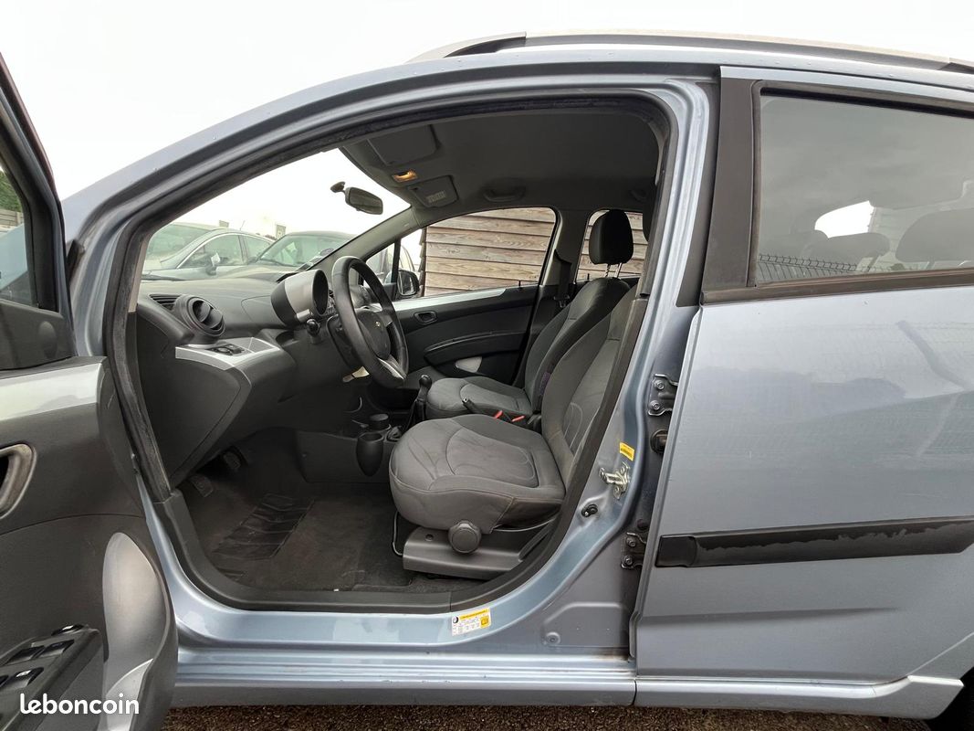 CHEVROLET Spark 1.2 i 16V 81 cv * Finition LT / Clim / Détecteur d'obstacle arrière (image 4)