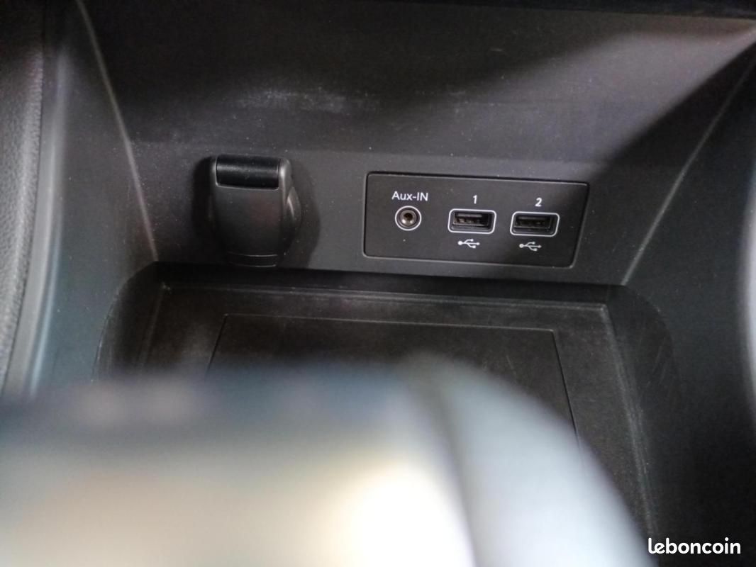 Renault Captur E-Tech 145 - 21 Business (image 18)