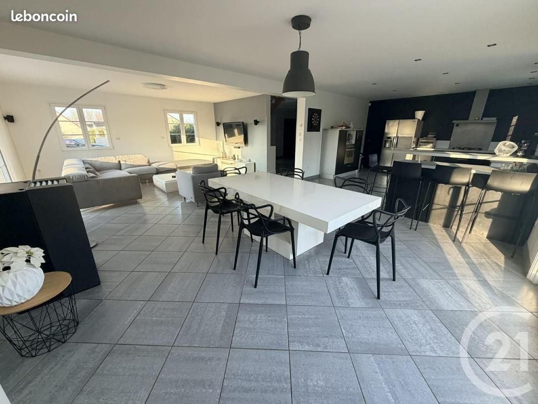 Maison 9 pièces 247 m² · à Hardinghen · 247 m² · 415 000 €
