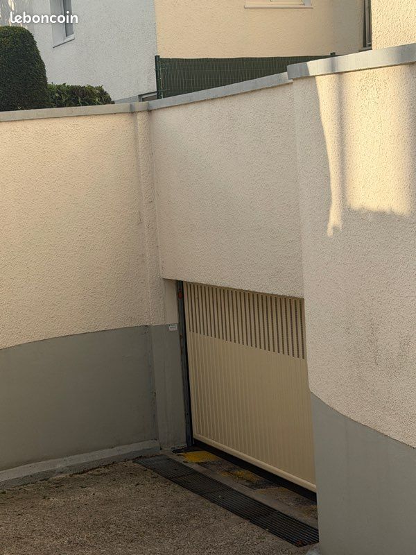 Location box fermé parking souterrain La Barre Ormesson (image 1)