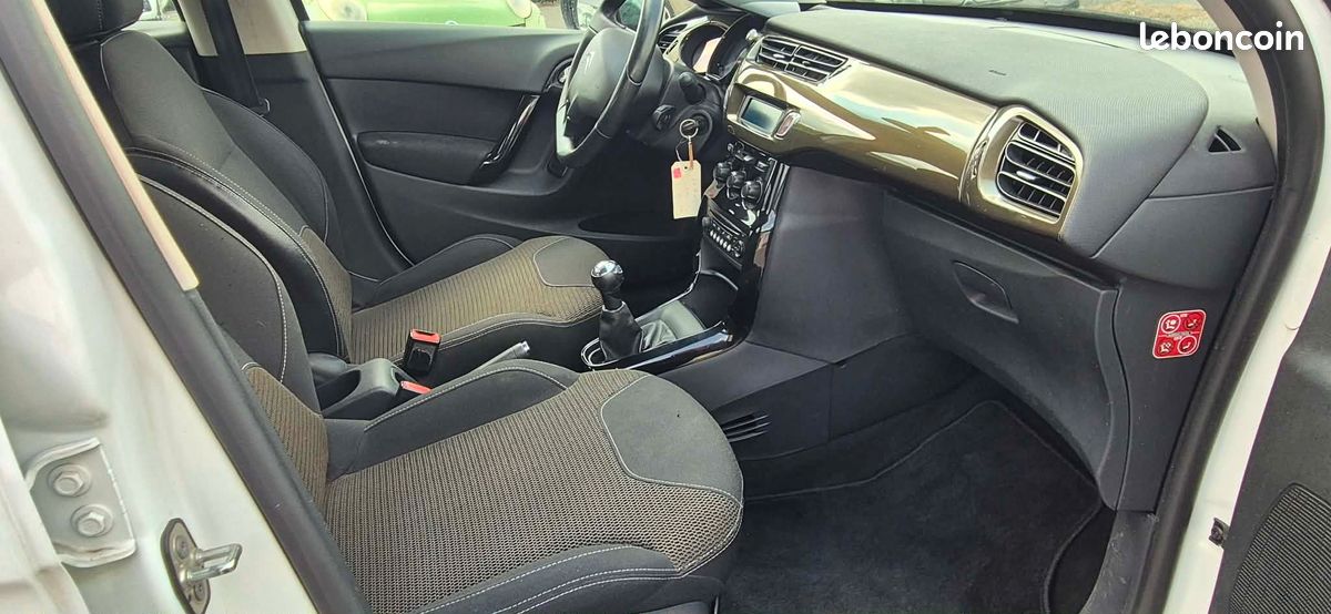 Citroen C3 Ii 1.4 Vti 95 Collection 2012 (image 4)