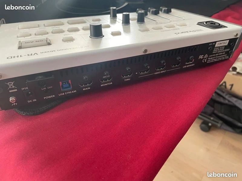 Mélangeur de Streaming A/V Roland Pro VR-1HD | AV Streaming Mixer (image 3)