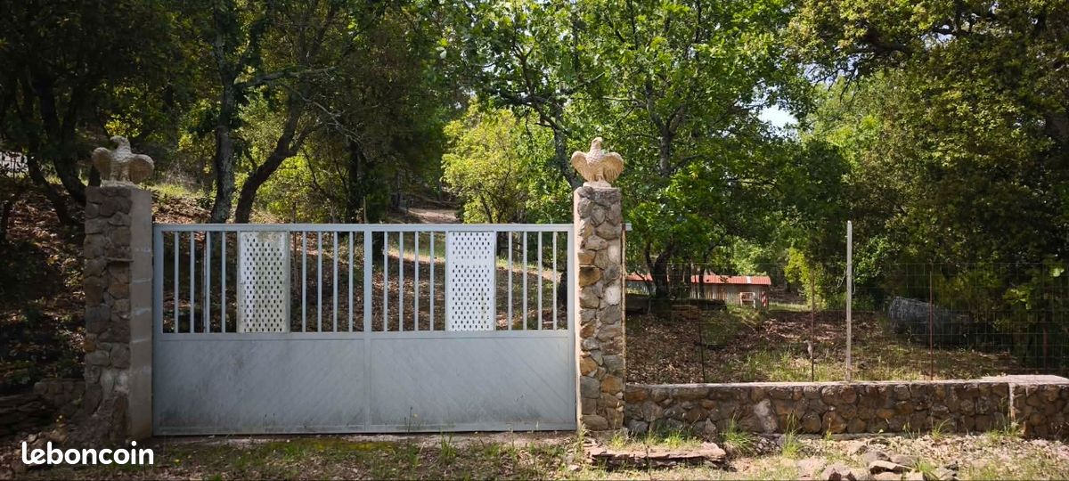 Très jolie terrain arboré · à Collobrières · 50 000 €