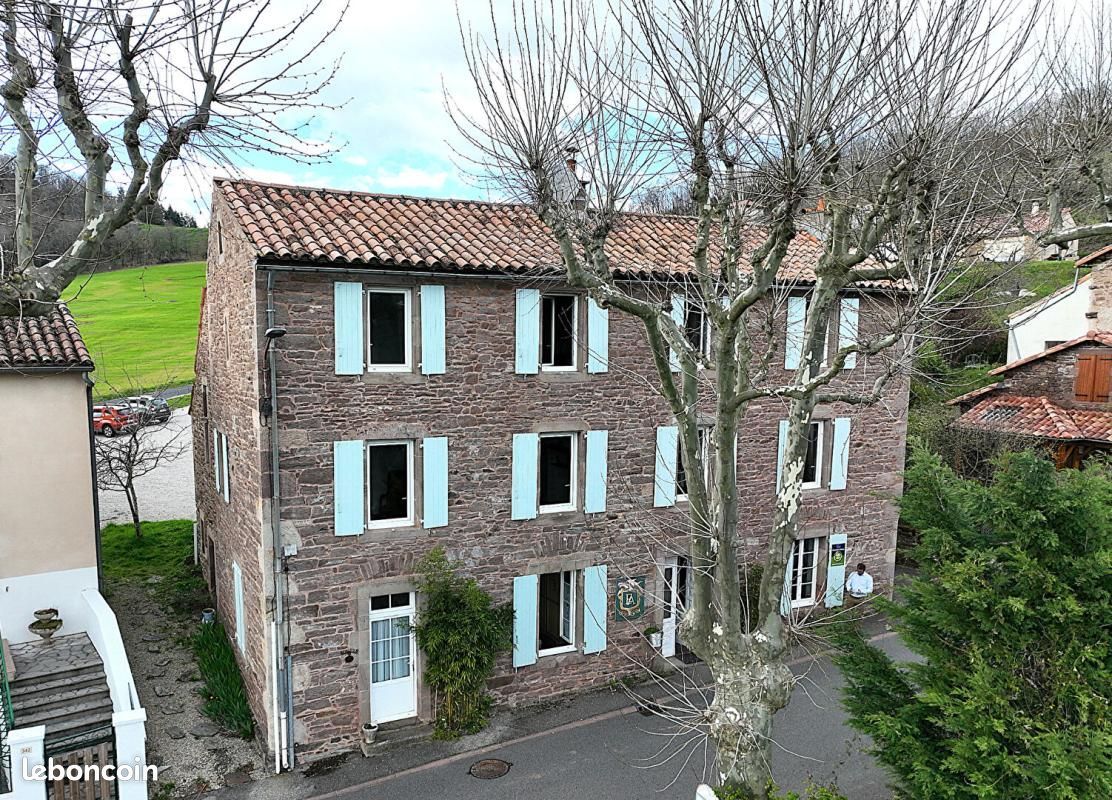 Maison 8 pièces 193 m² · à Saint-Victor-Et-Melvieu · 193 m² · 198 000 €