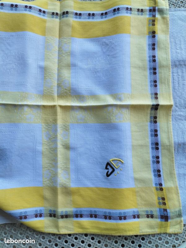 Nappe de table en Broderie avec 12 serviettes - 1m50 - Maroc