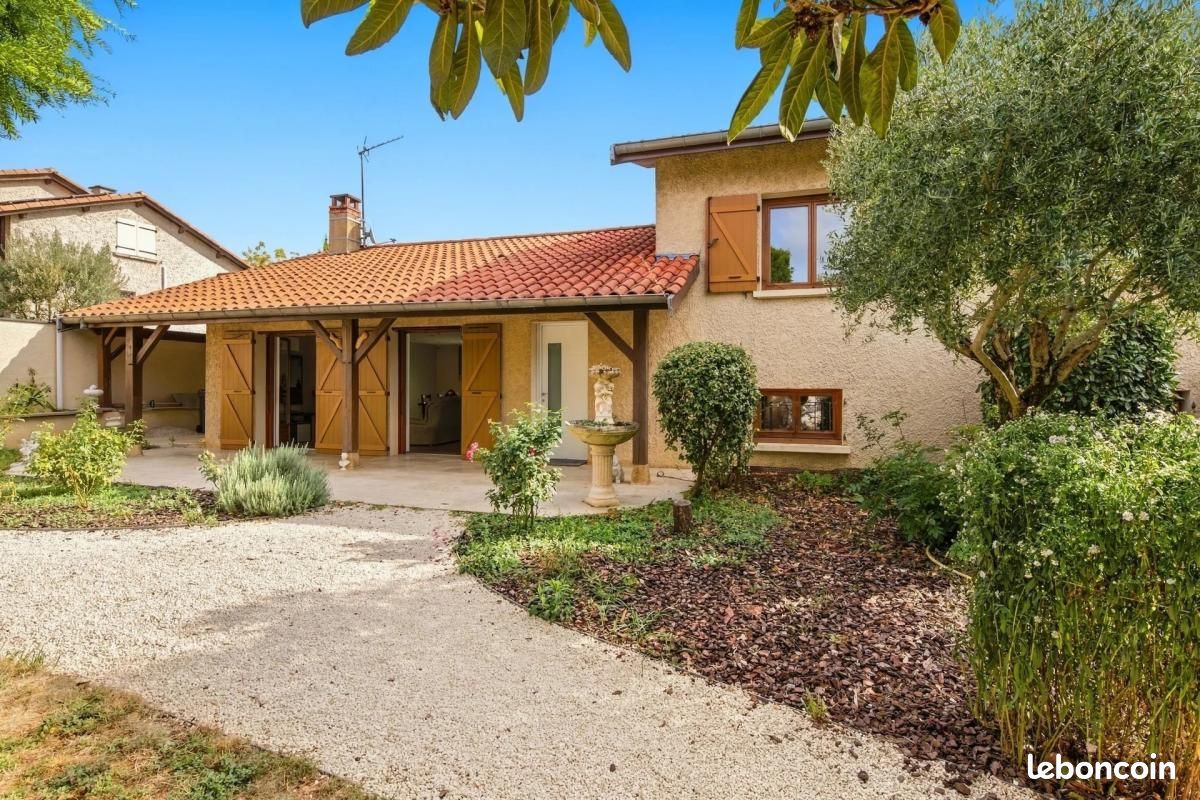 Maison 6 pièces 226 m² · à Saint-Genis-Laval · 226 m² · 795 000 €