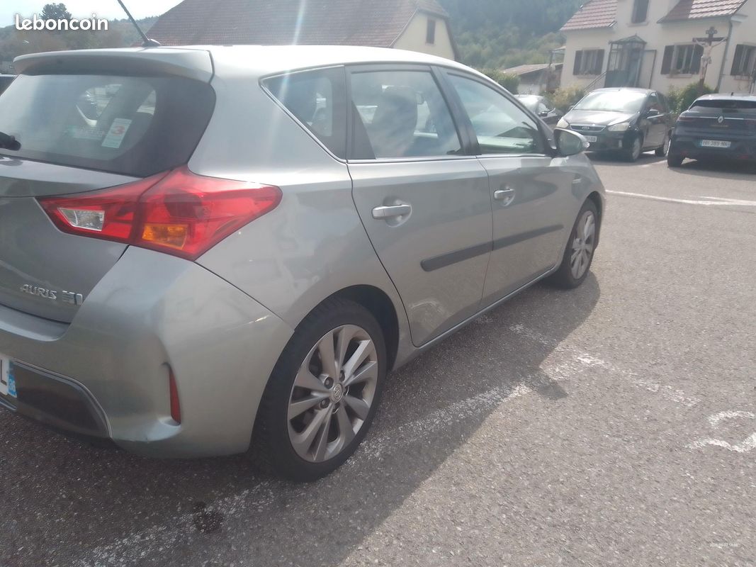 Toyota auris 2 hybride 136h (image 5)
