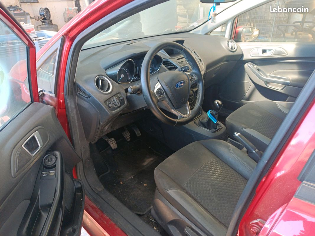 Ford Fiesta VI phase 2 960254A pour pièces (image 5)