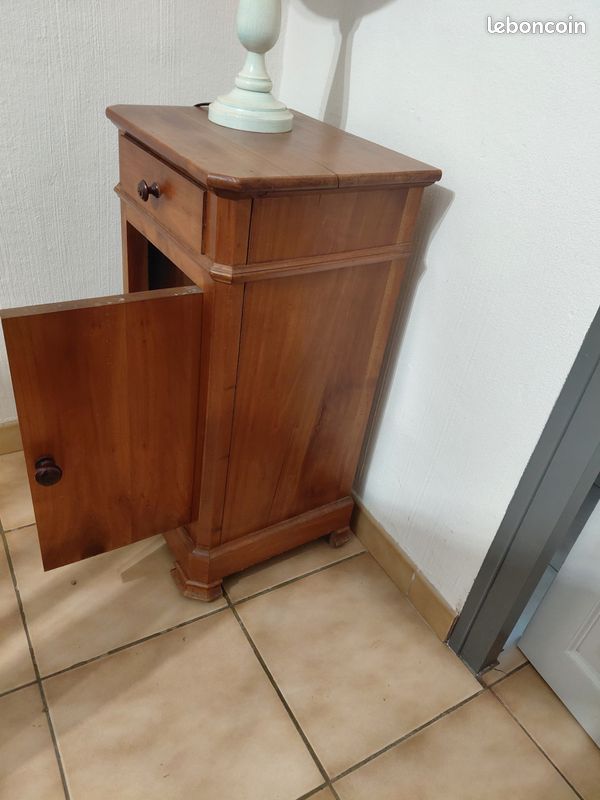 Table de chevet de style en bois massif (image 2)