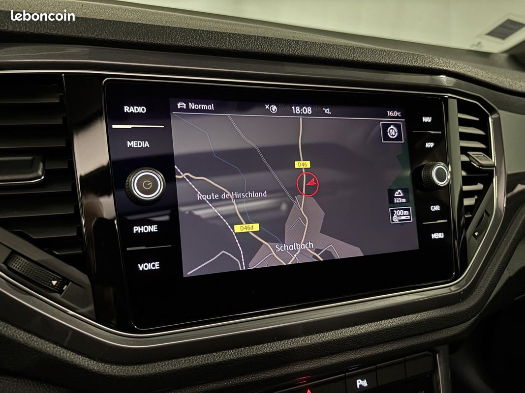 VOLKSWAGEN T-ROC 2.0 TDi 150 R-LINE DSG7 ATTELAGE CAMERA ACC (image 17)