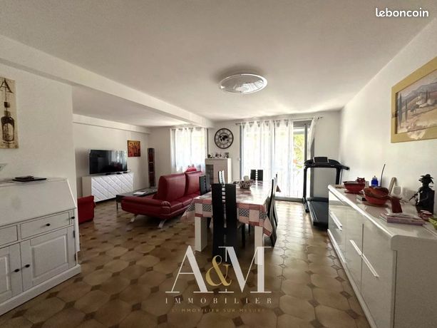 https://img.leboncoin.fr/api/v1/lbcpb1/images/1a/ef/a7/1aefa7508c4ff200cc597a46d521e9136cde14bb.jpg?rule=ad-image