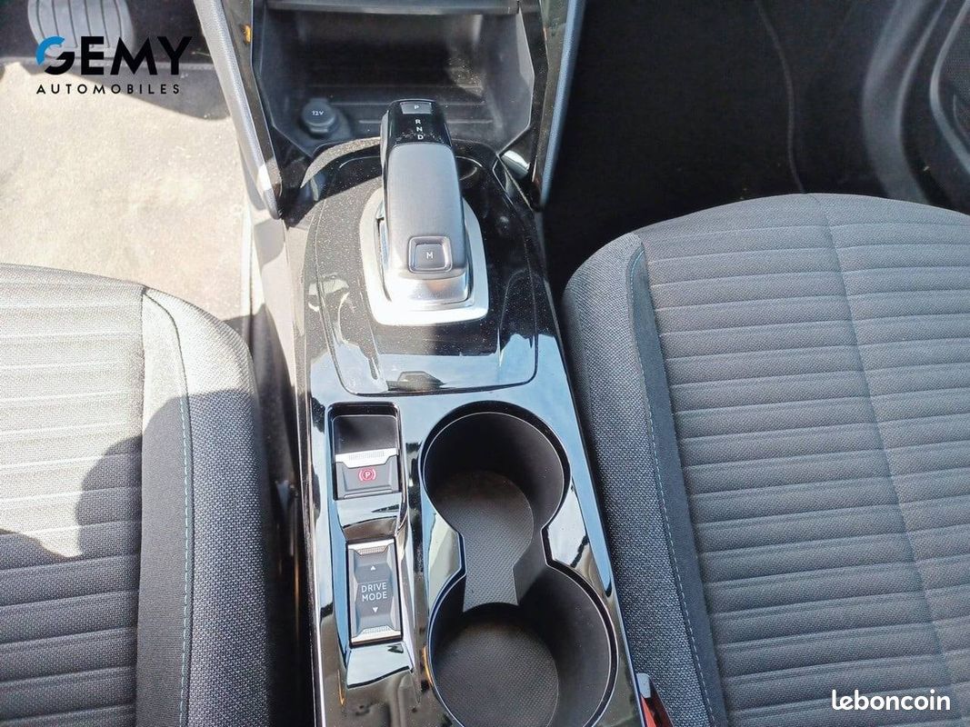 PEUGEOT 2008 PureTech 130 S&S EAT8 Style (image 14)