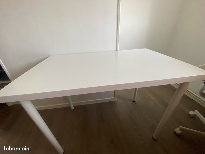 Table IKEA (image 1)