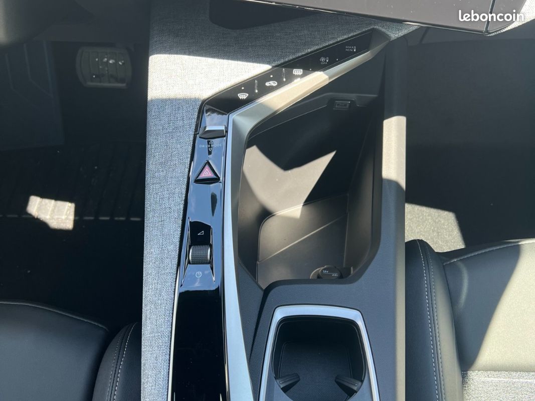 Peugeot 3008 1.2 hybrid 145 e-dcs6 allure (image 24)