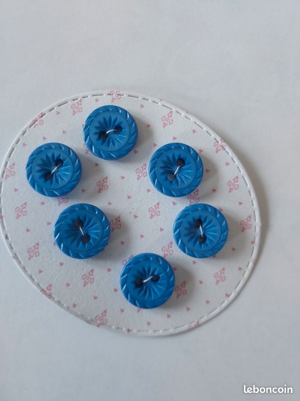 Lot de 6 boutons bleus (image 1)