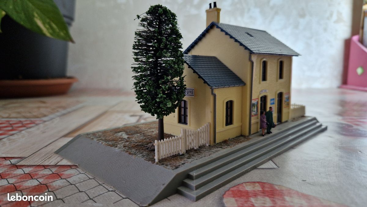 JOUEF maquette à monter gare de VILLENEUVE 1985 NEUF (n°1