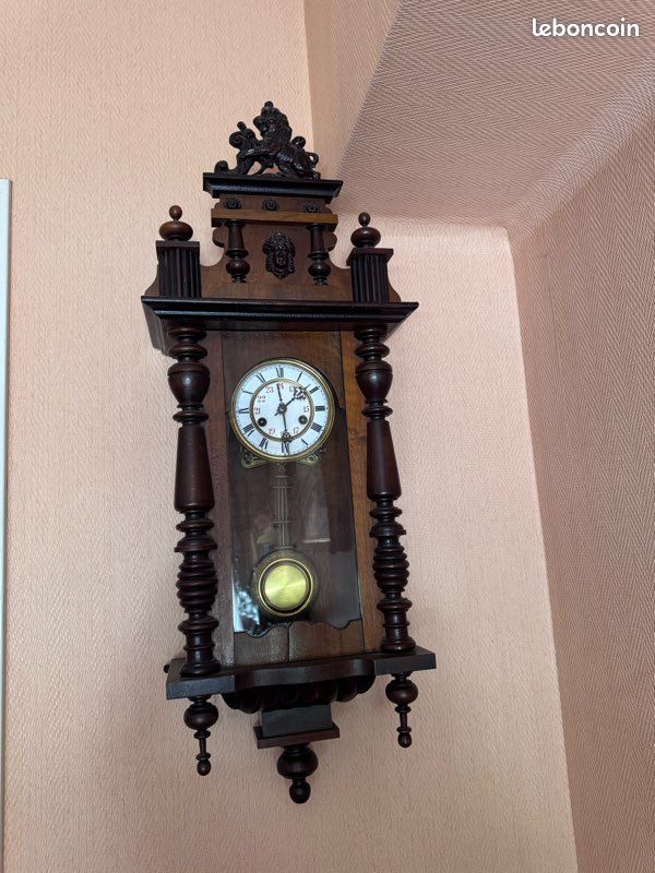 Horloge murale en bois (image 1)