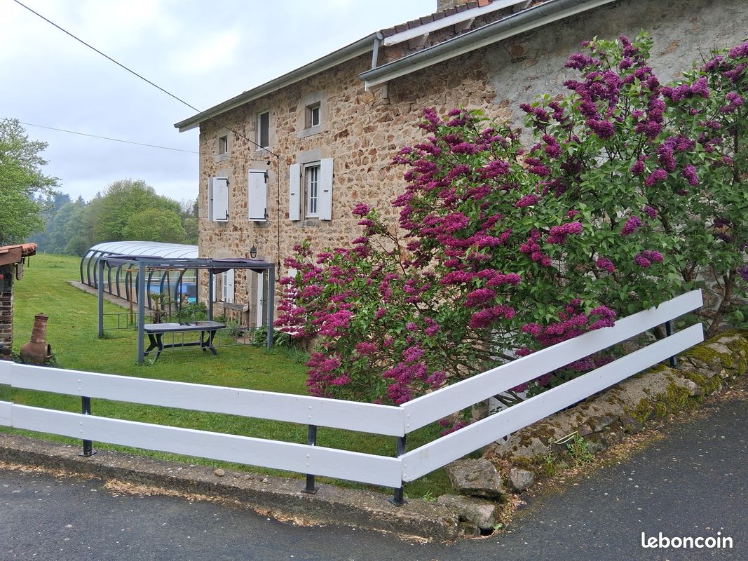 Maison 7 pièces 165 m² · à Saint-Julien-Molhesabate · 165 m² · 299 000 €