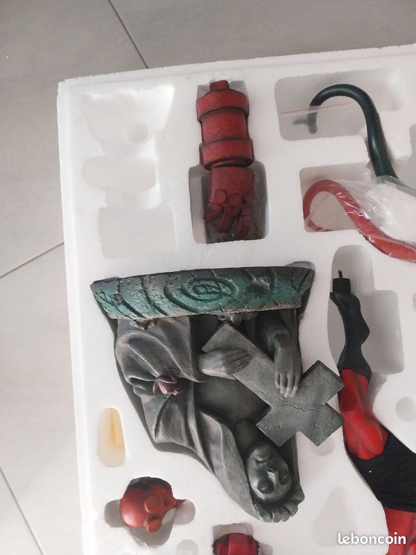 Sideshow Collectibles Hell Boy 1:4 statue Mike MIGNOLA (image 3)