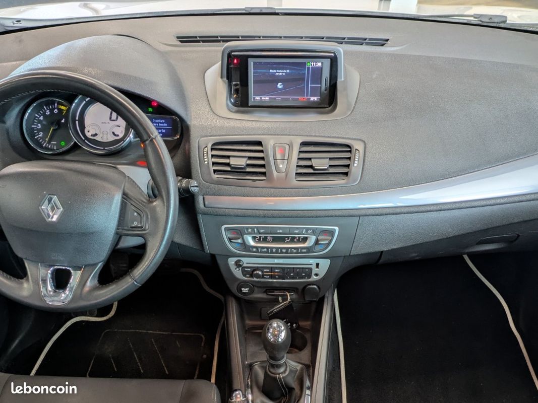RENAULT MEGANE III BERLINE TCE 130cv Energy eco2 Limited / GPS / Bluetooth / Crit'air 1 (image 3)