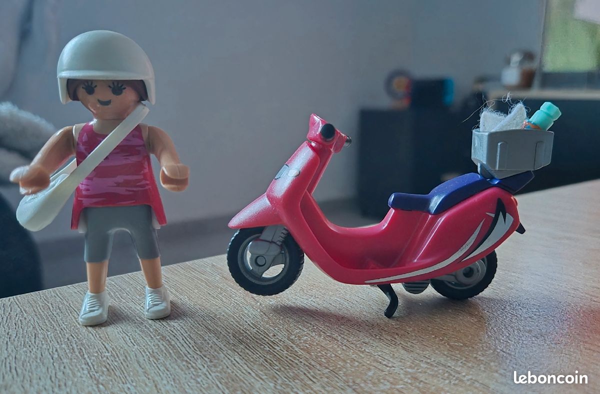 Playmobil vacancière scooter (image 1)