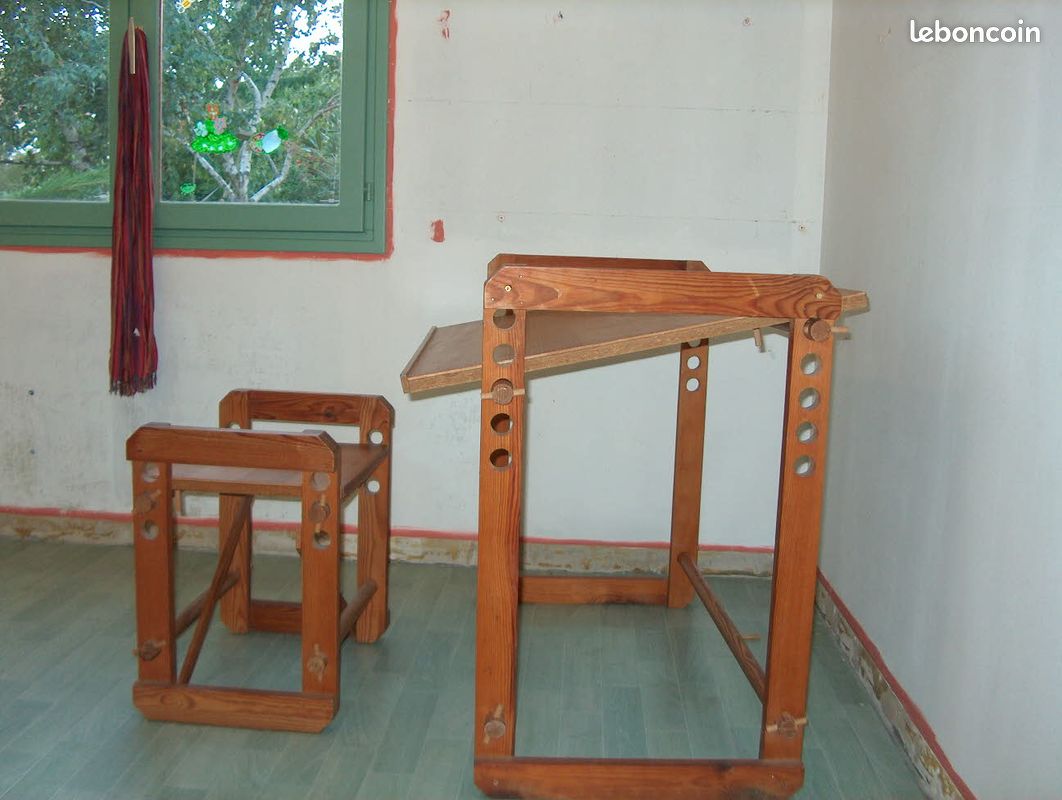 Petit bureau inclinable en pin et son tabouret (image 2)