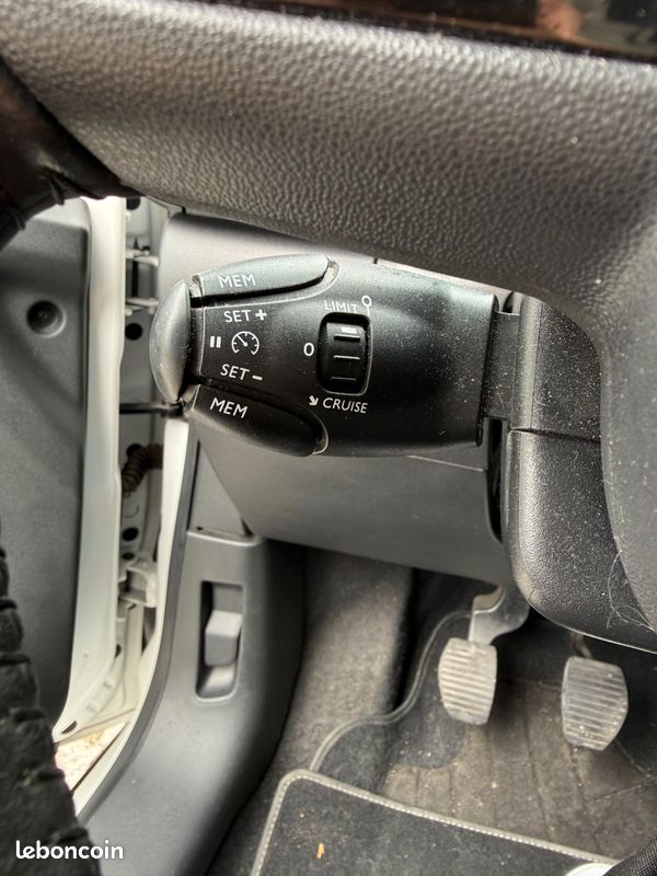 CITROEN C3 GENERATION-III 1.2L 82CH SHINE * DISTRIBUTION NEUVE * GPS * RADARS RECUL * CARPLAy (image 20)
