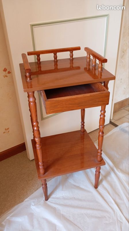 Petit chevet ou petit meuble d'entrée (image 1)